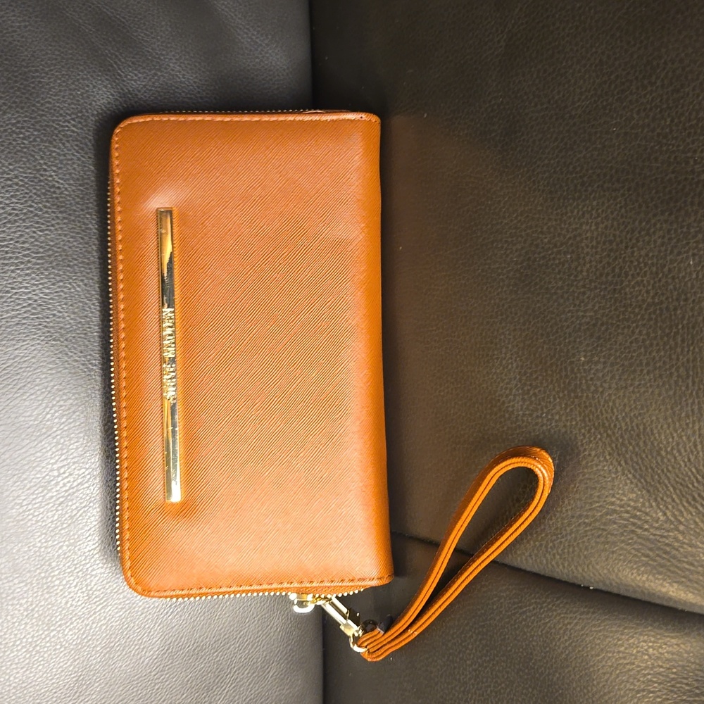 NWOT - Steve Madden Zip Wallet/ Wristlet